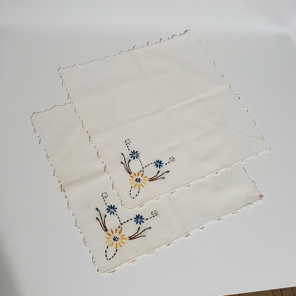 Vintage Embroidered Handkerchiefs Flowers Floral Luncheon Napkins Hand Tatting